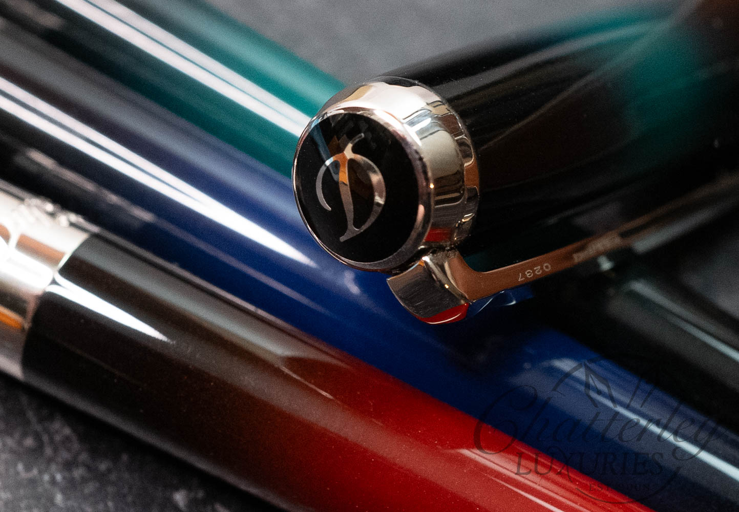 ST Dupont Atelier Line D Mid-Sized Sunburst Fountain Pen Collection - Image 7
