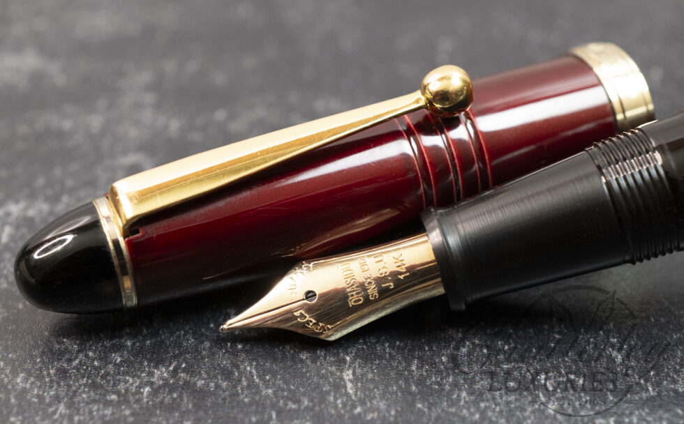 Ōhasidō Maroon Urushi Fountain Pen